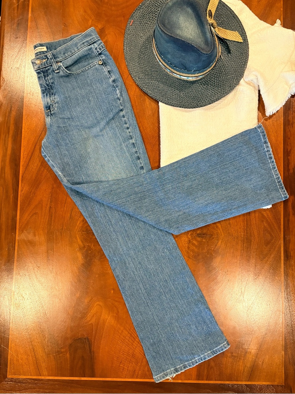 Lee Women’s Boot Cut Jeans in Classic Blue, size 6 short